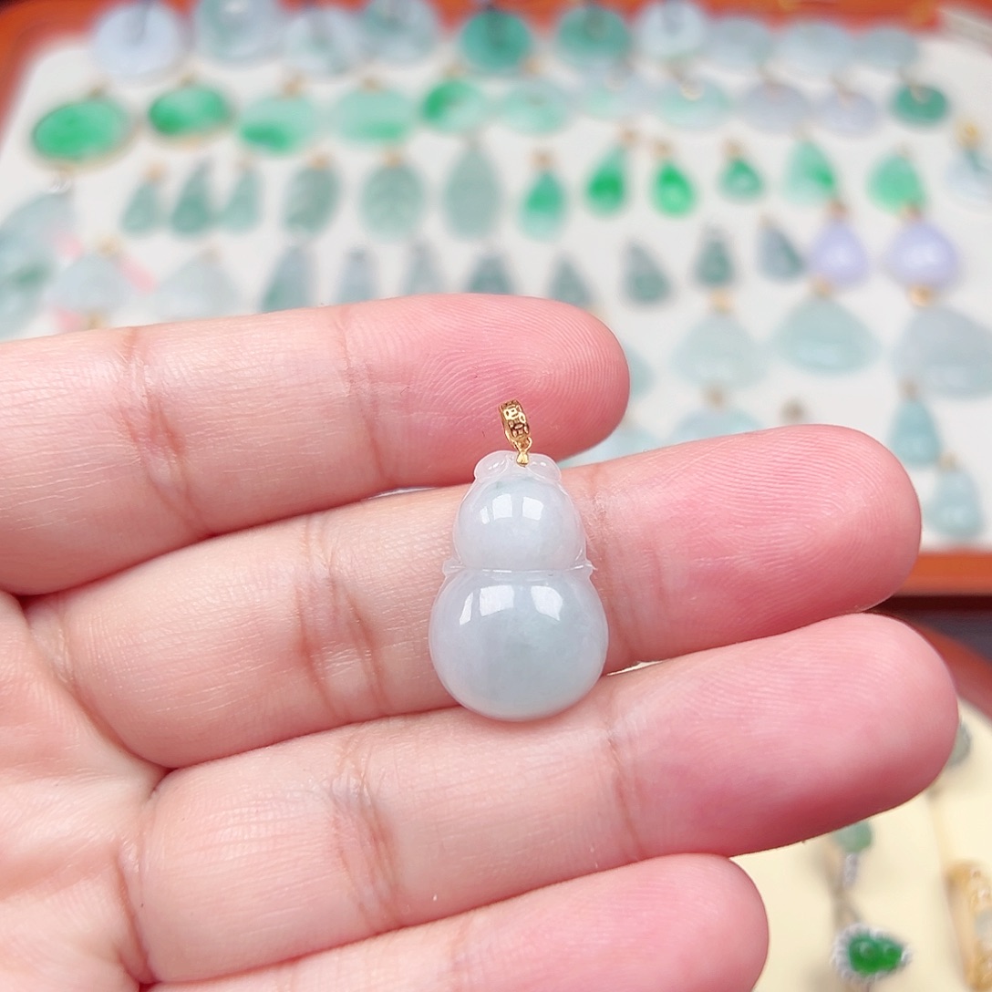 翡翠颈饰18K金镶嵌不*葫芦