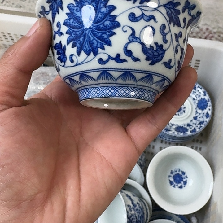 瓷片青花缠枝莲大压手