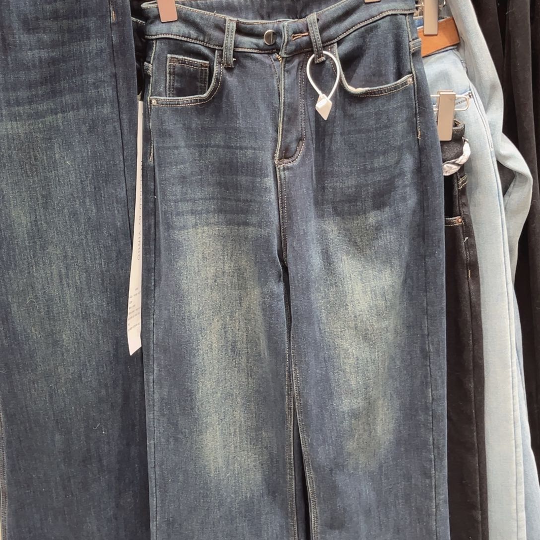 装后加绒牛仔裤不掉色