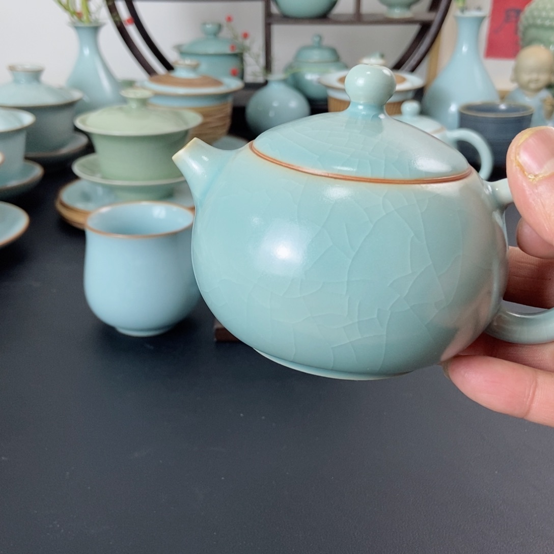 J****e微瑕仿古釉手工西施壶