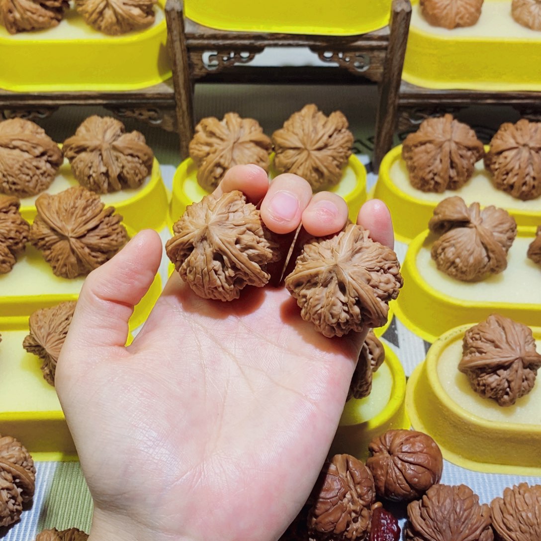 文玩核桃吊坠玉龙粗筋