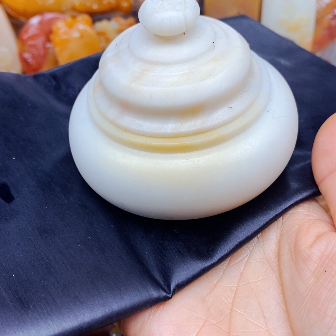 石英质玉（黄龙玉）颈饰未镶嵌