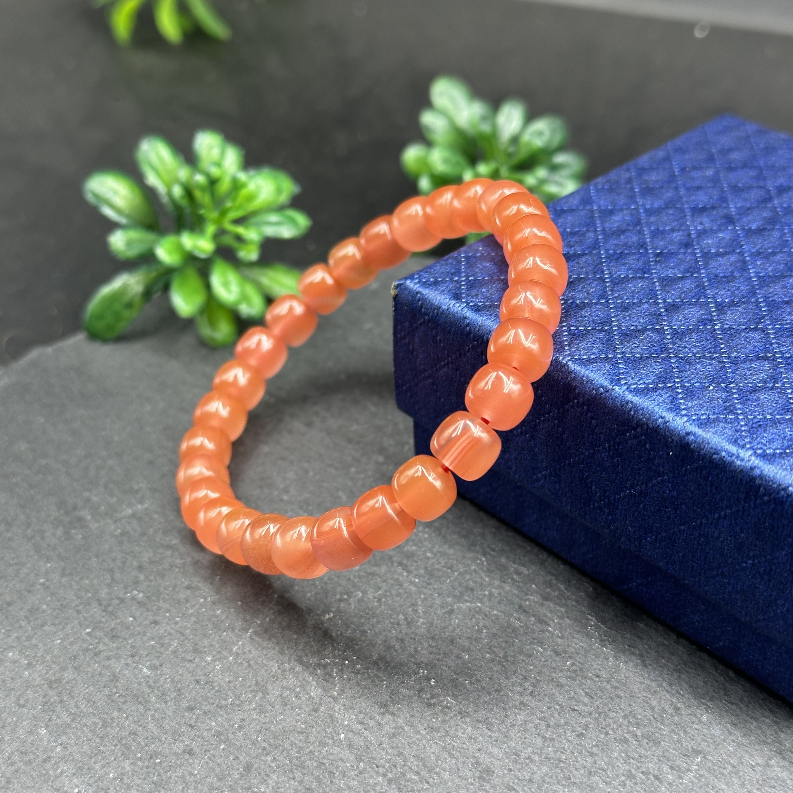 原矿无优化（编38-3）老型珠冰红满色南红手串7mm+单圈多样性发1条