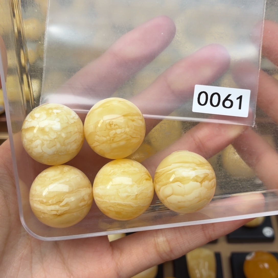 虾***<蜜蜡未镶嵌裸石蜜蜡