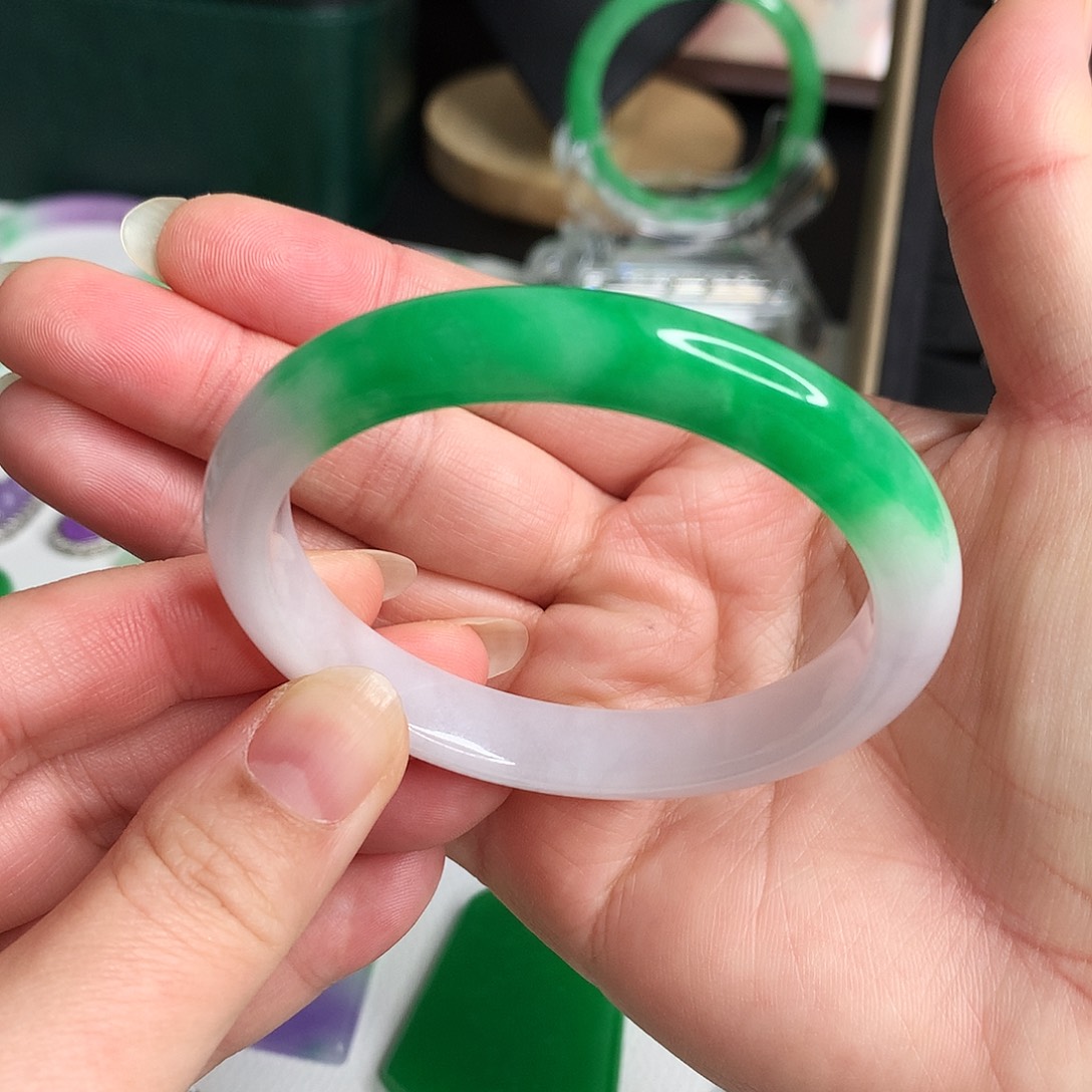 众***姐翡翠未镶嵌手饰优化743