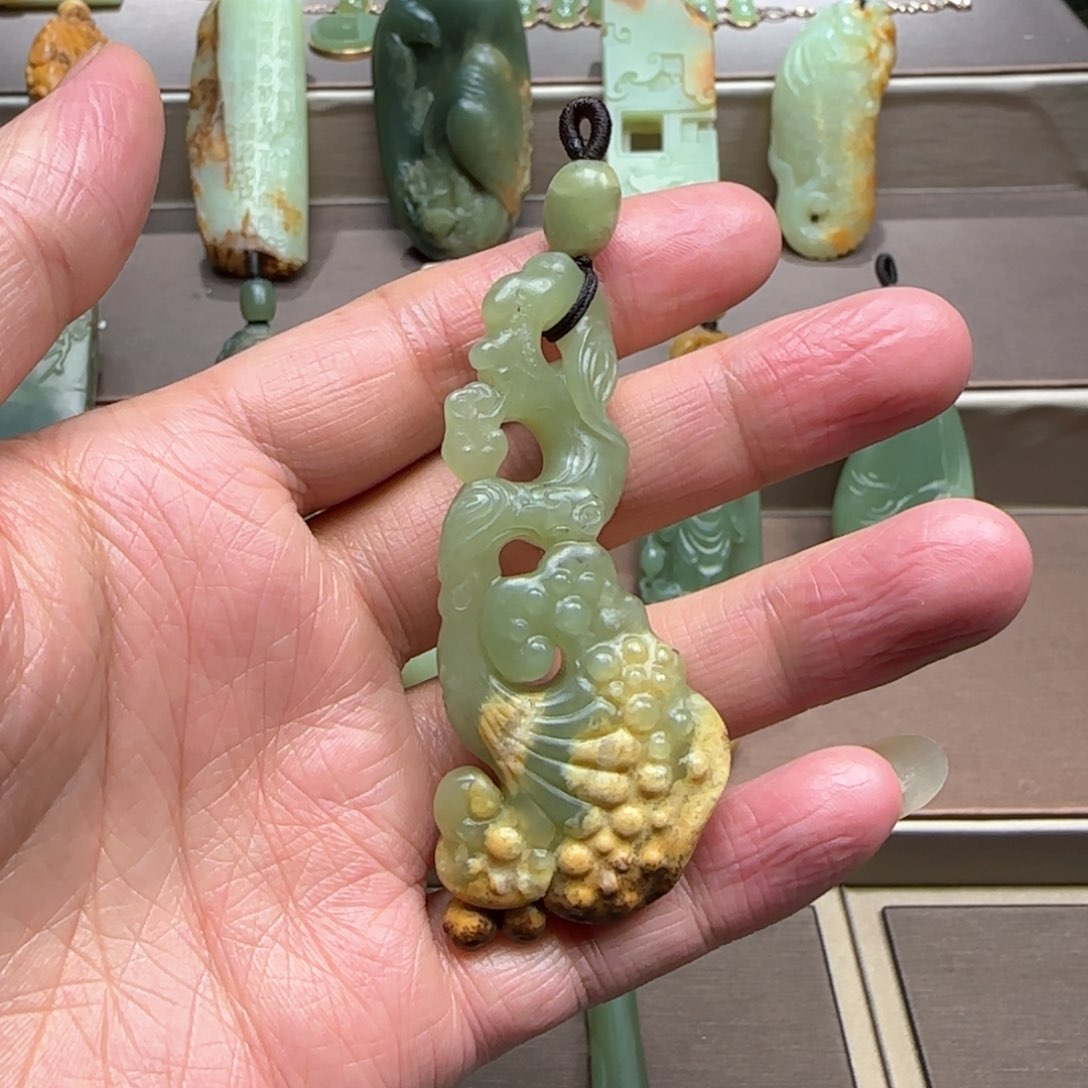 岫岩河磨玉（透闪石质玉）挂件未镶嵌