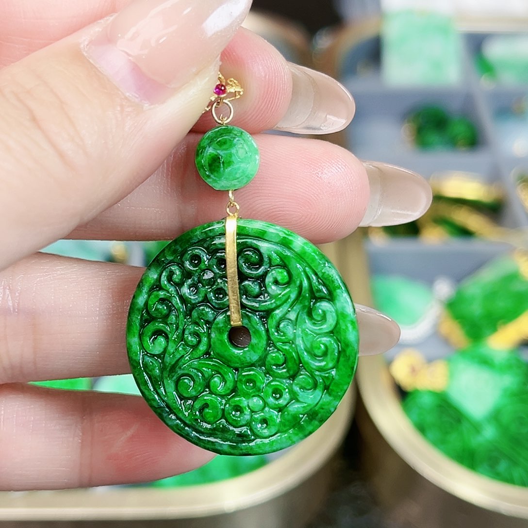 翡翠颈饰18K金镶嵌吊坠