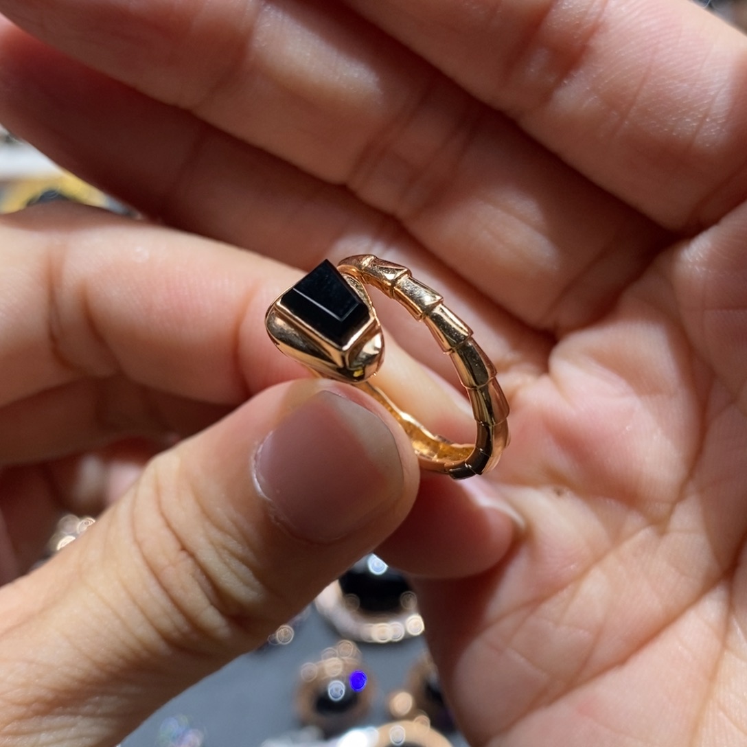 18K金镶嵌戒指翡翠墨翠