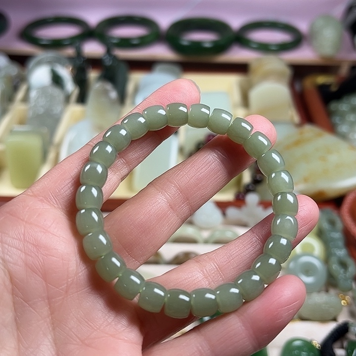 彩***糖和田玉（糖玉）未镶嵌颈饰