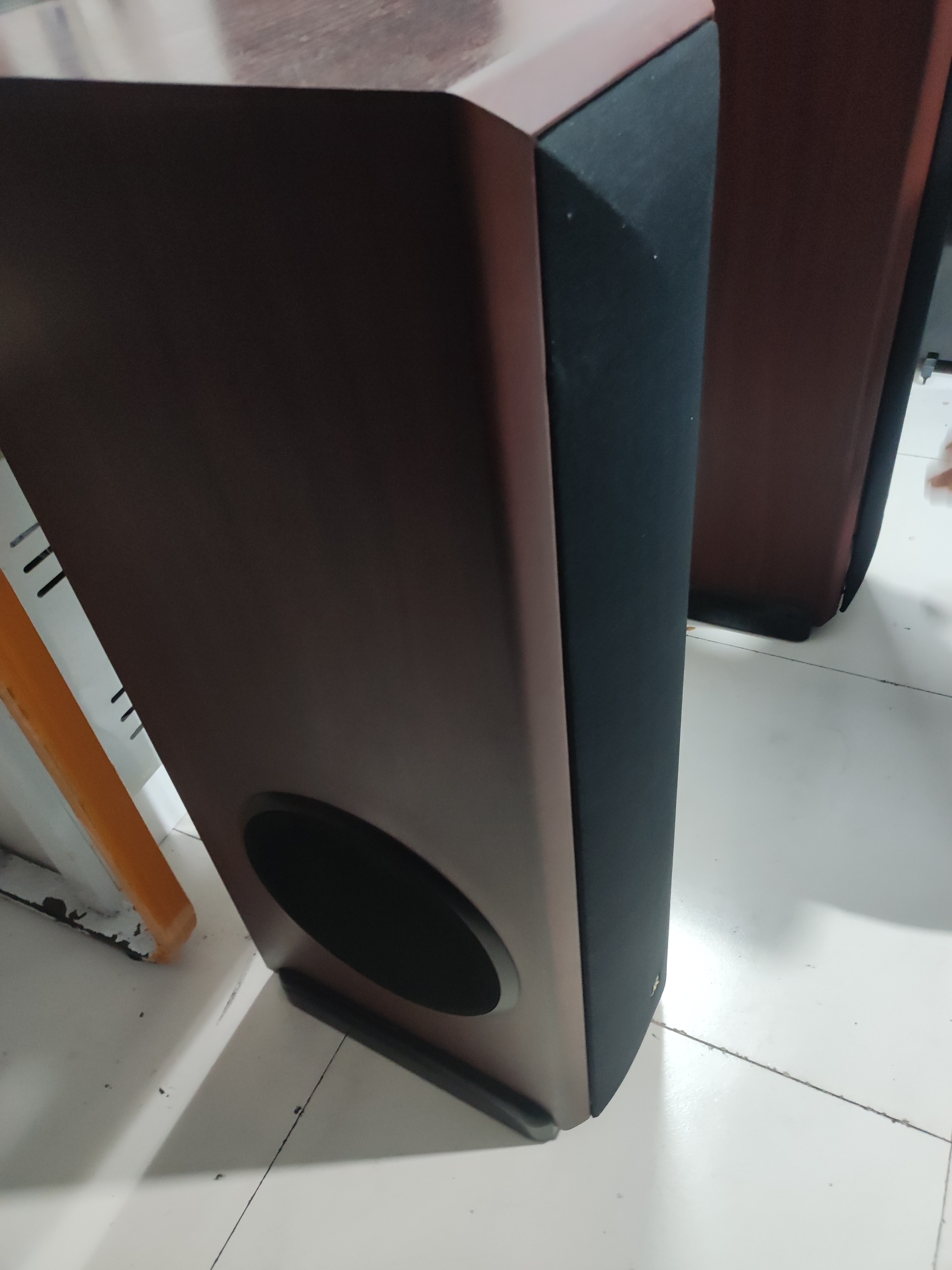 A落地音箱，不包邮不退换