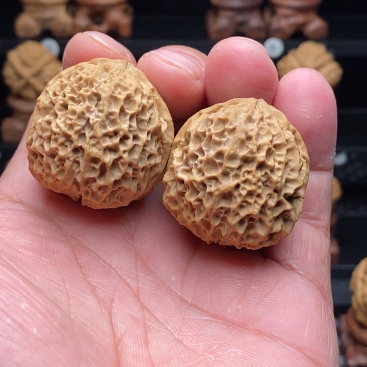 勇***鑫文玩核桃把件…………………………