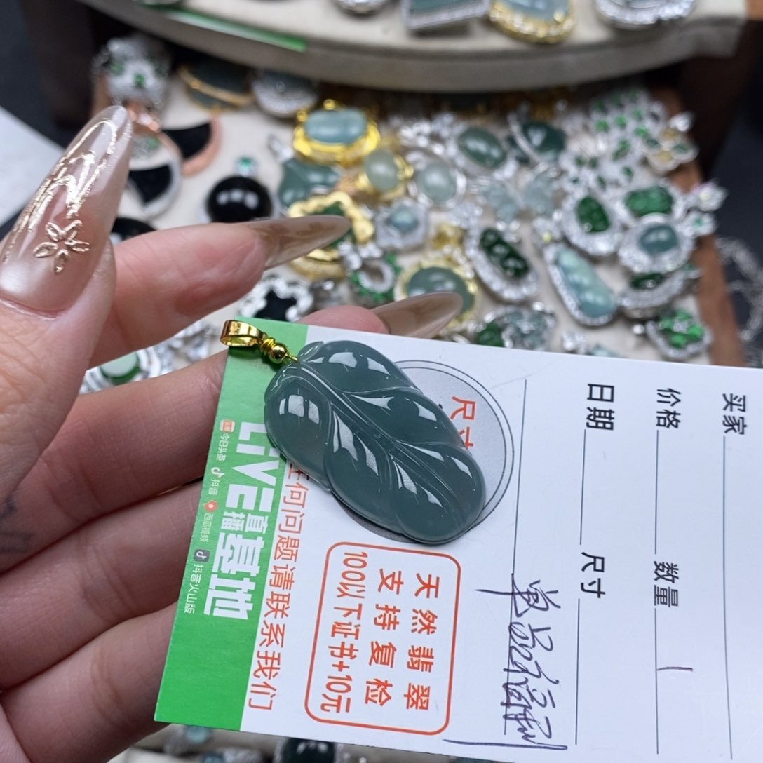 翡翠颈饰未镶嵌翡翠