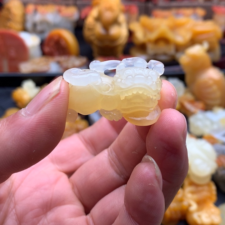 石英质玉（黄龙玉）黄龙玉貔貅未镶嵌月*儿