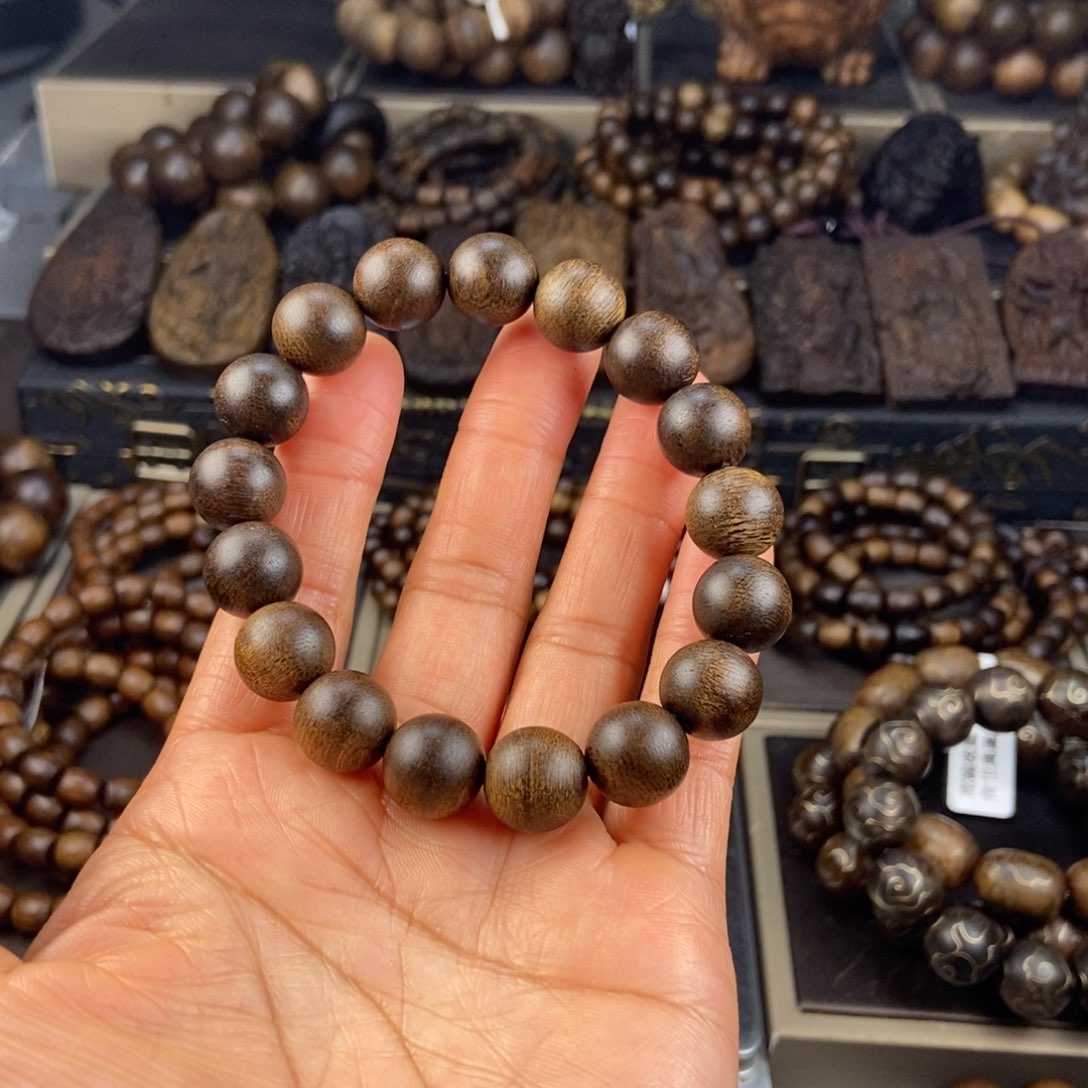 沉香手串@*火海南莺歌绿棋