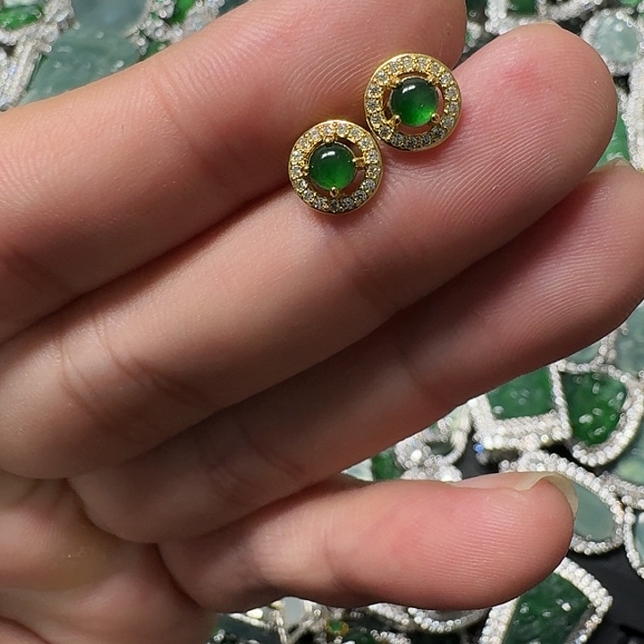 翡翠未镶嵌颈饰天然A货翡翠放漏