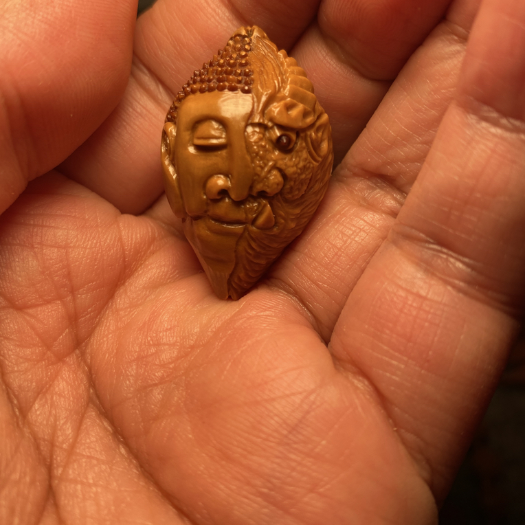 福利苏工核雕，纯手工雕刻，老苏工一念佛魔，个性十足，等待有缘人