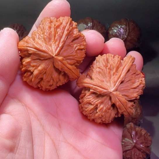 把件文玩核桃极品白狮子三棱45边36高亏本卖