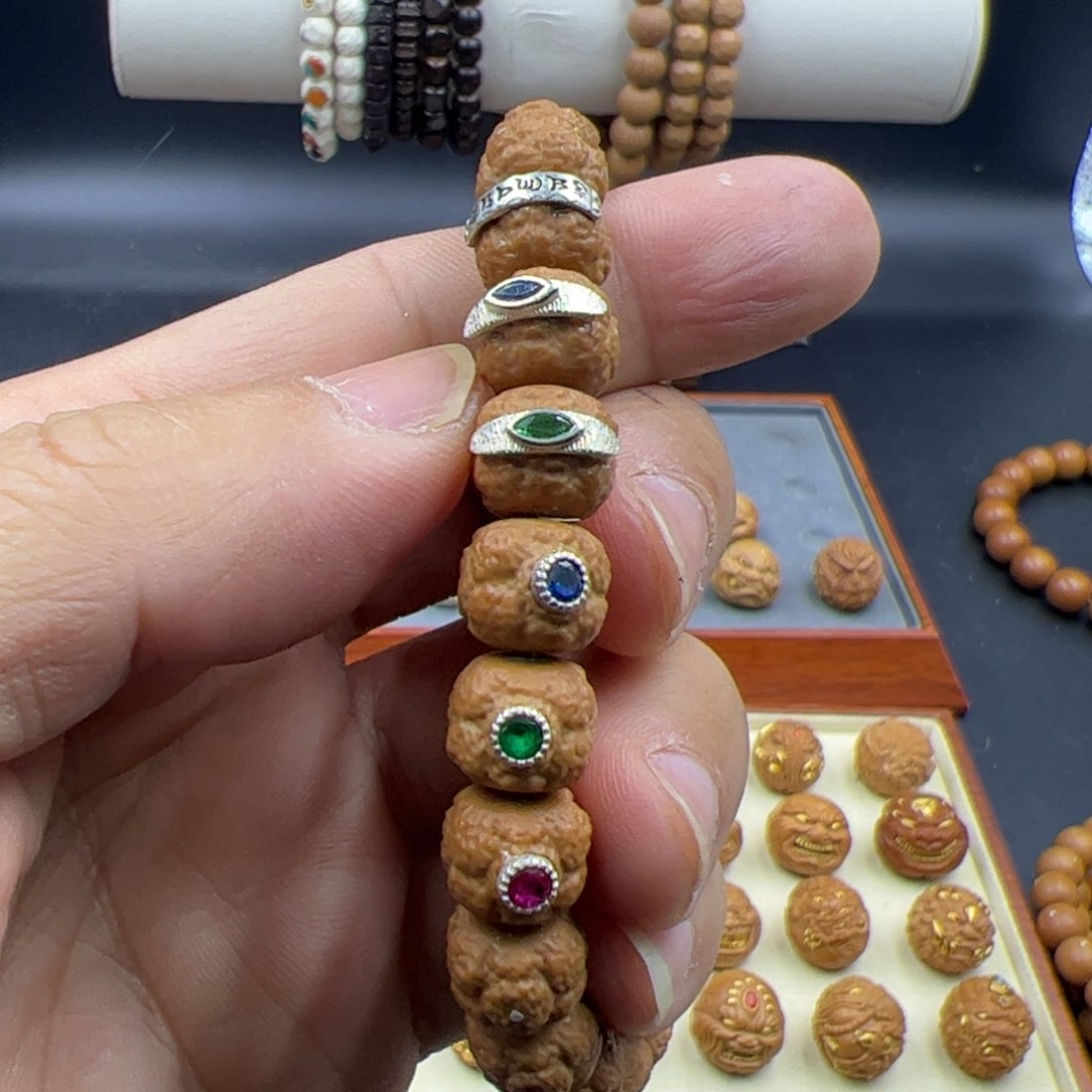 猴头核桃吊坠饕餮