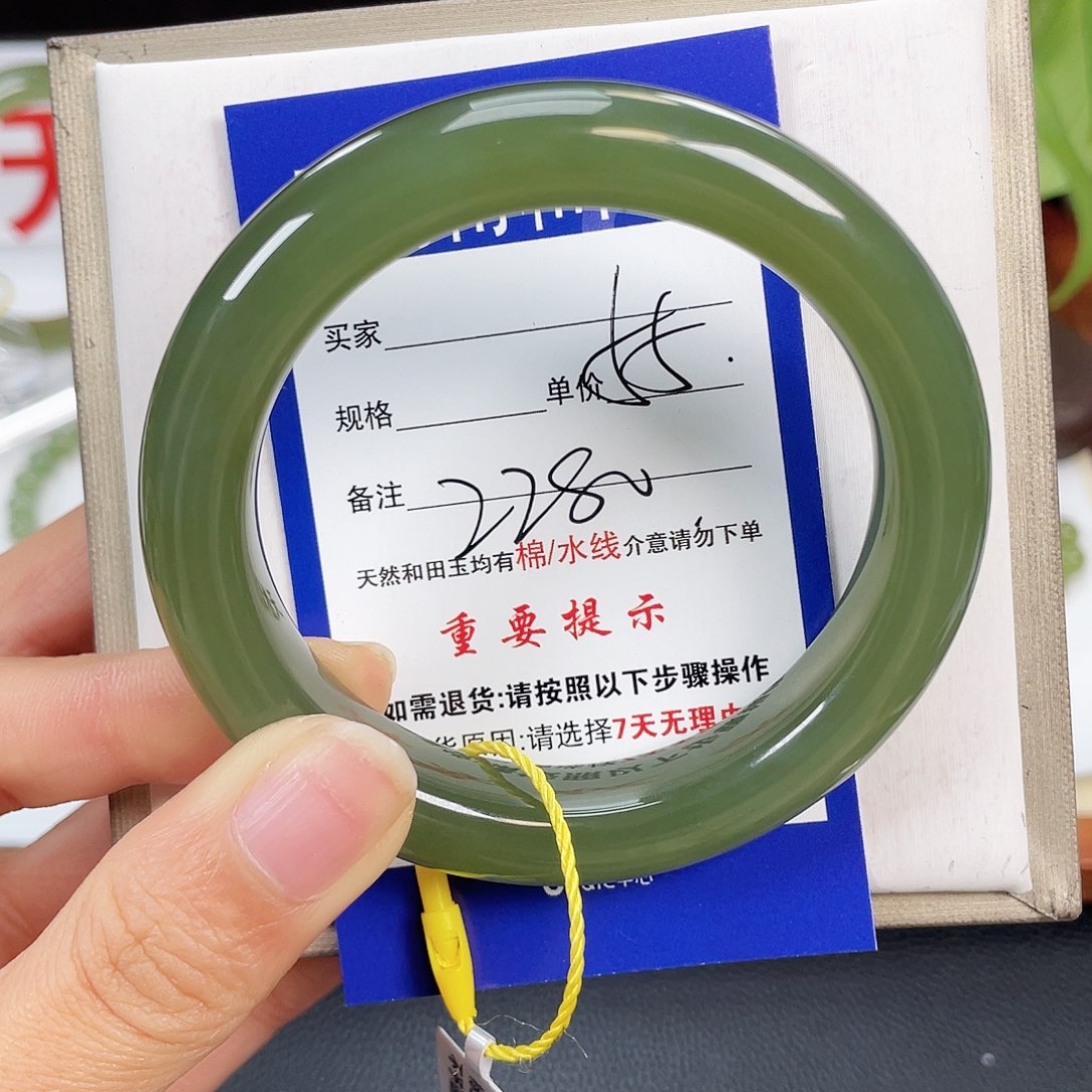 和田玉手镯未镶嵌
