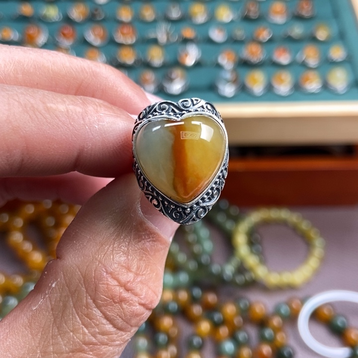 蛇纹石玉未镶嵌手镯风*