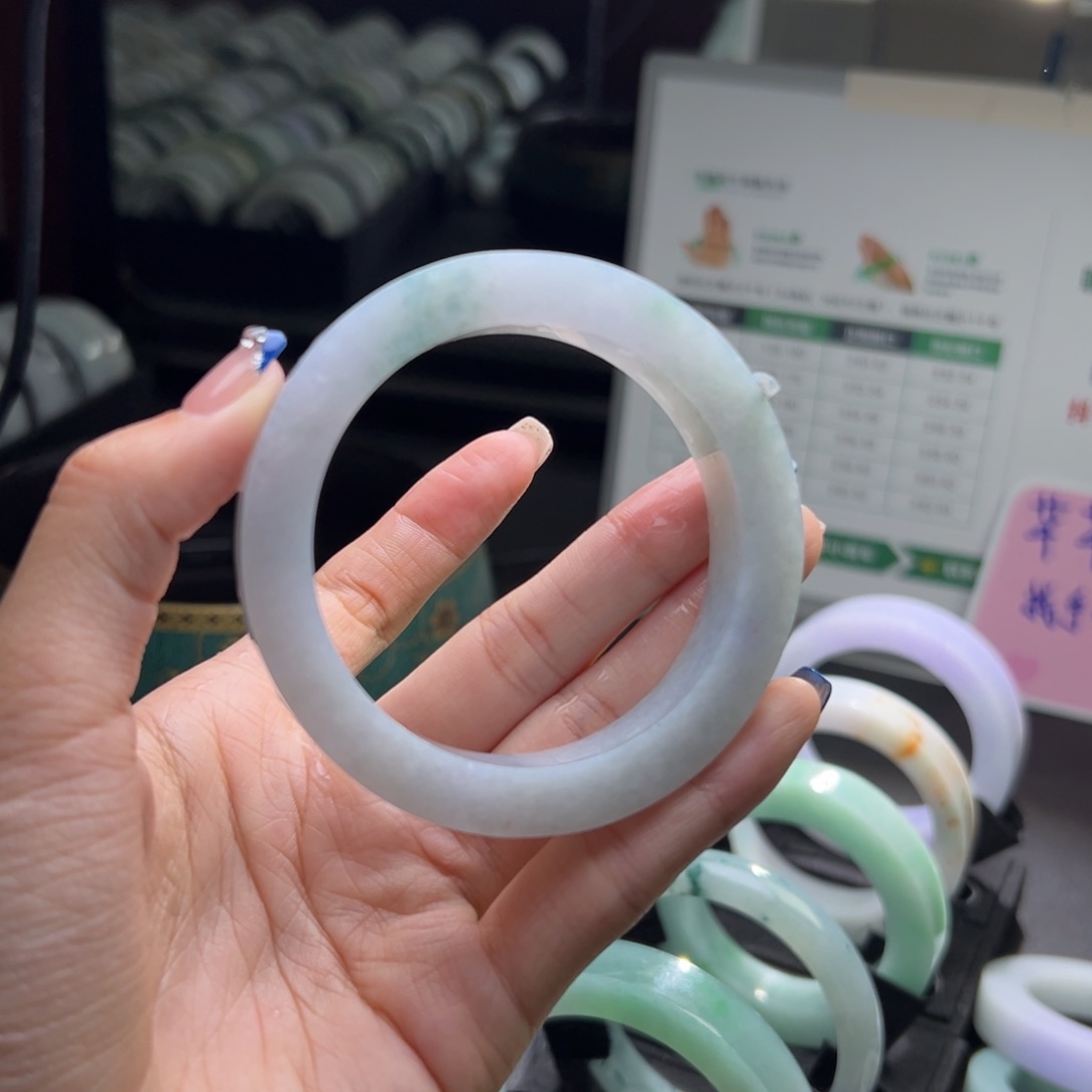 定制翡翠翡翠未镶嵌淡**?