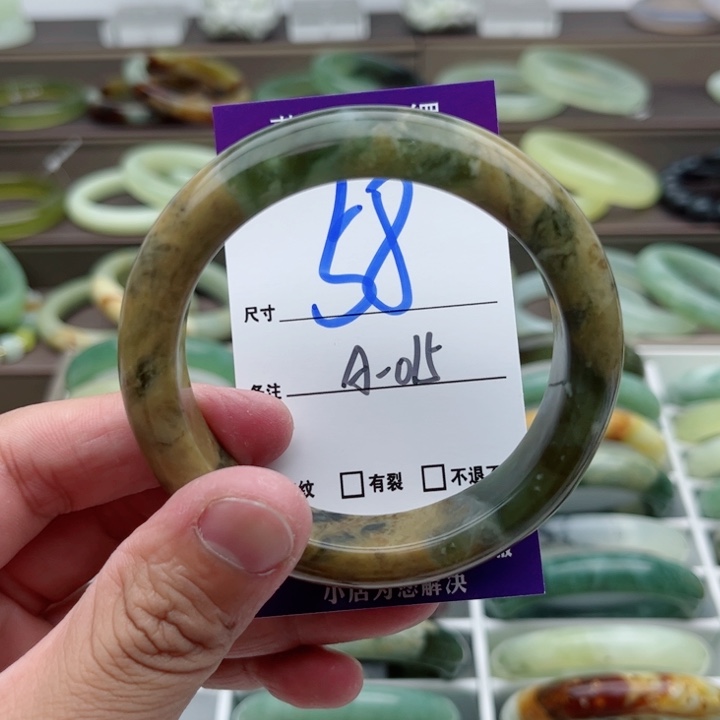 蛇纹石玉手镯未镶嵌