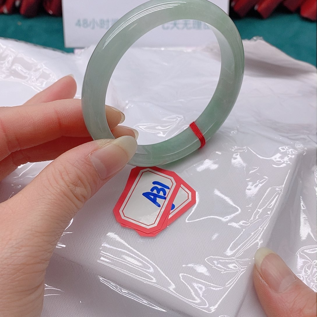 翡翠手镯未镶嵌露*兽A31111111111