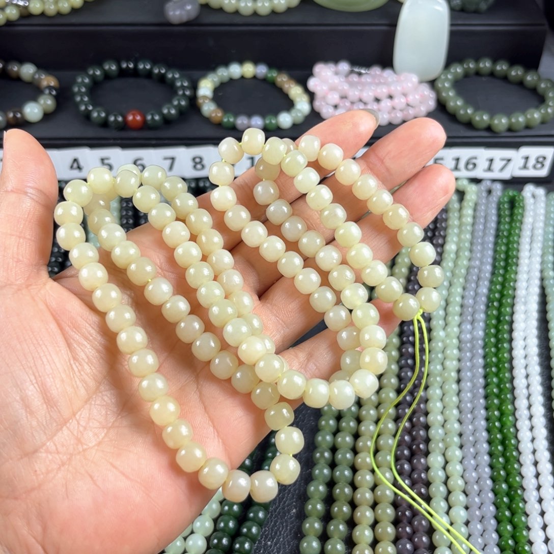 和田玉颈饰未镶嵌拐*