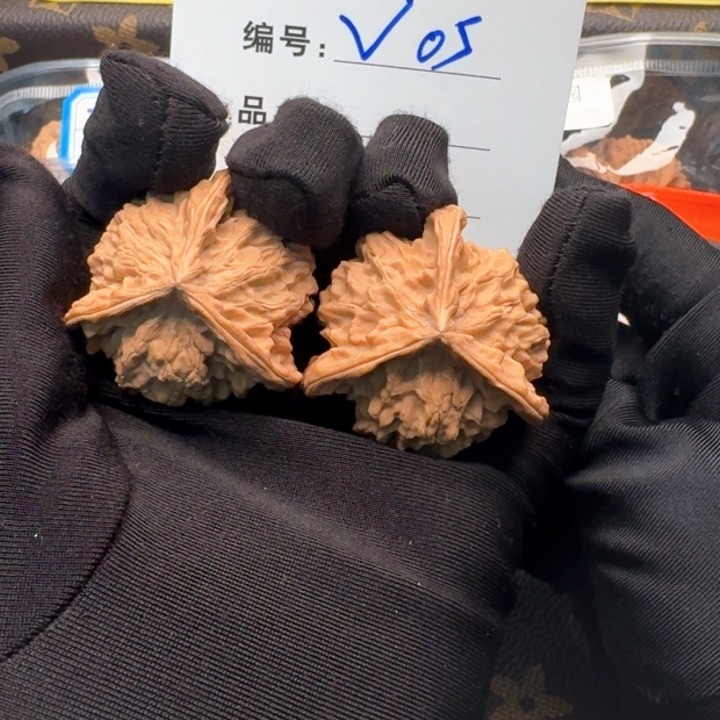 文玩核桃把件盘山三棱