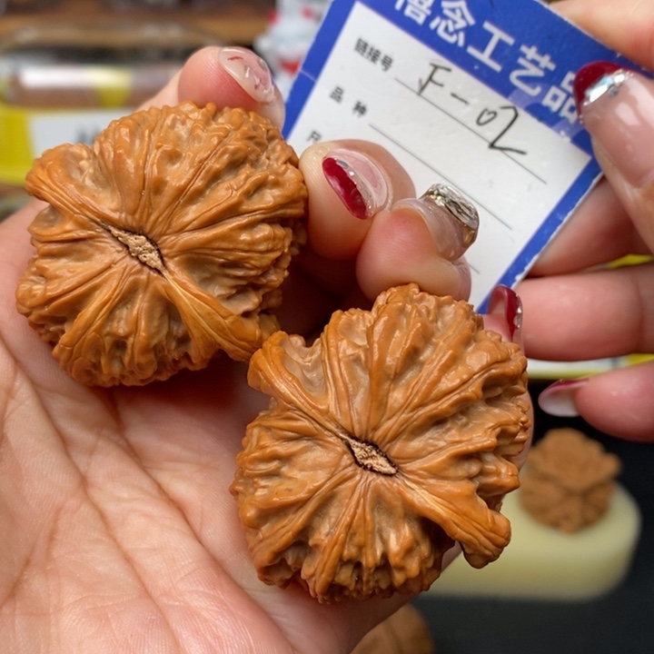 文玩核桃吊坠40白狮子