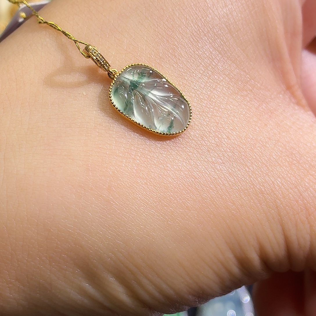 翡翠18K金镶嵌颈饰