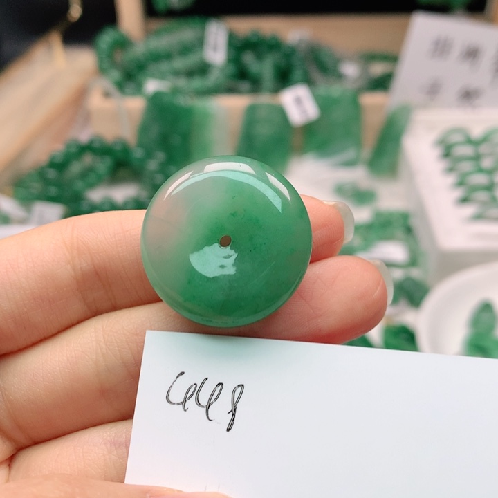 石英质玉颈饰未镶嵌宜****赵