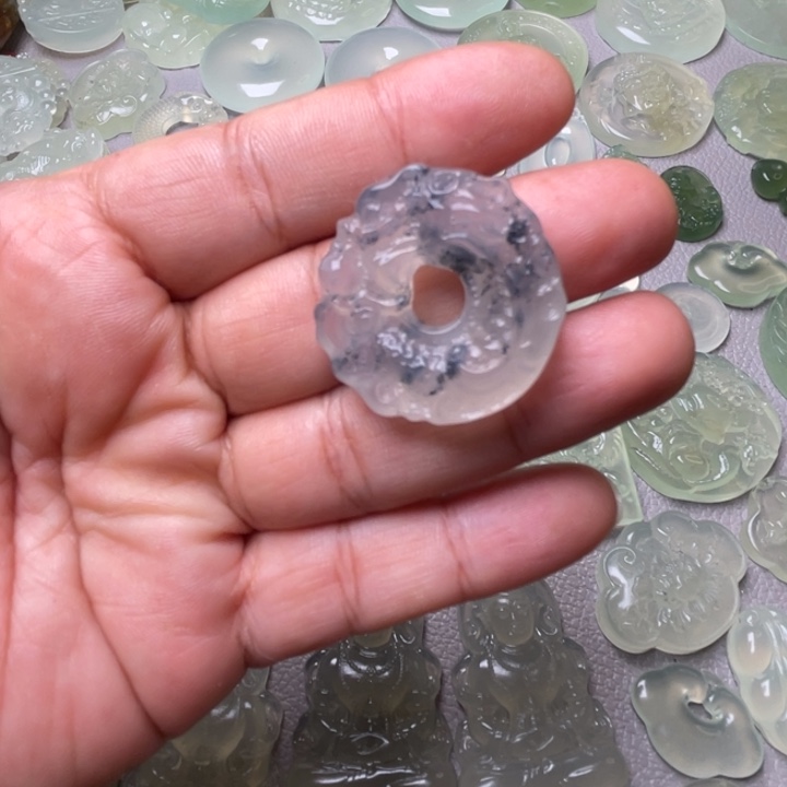 岫玉吊坠(赠链)未镶嵌