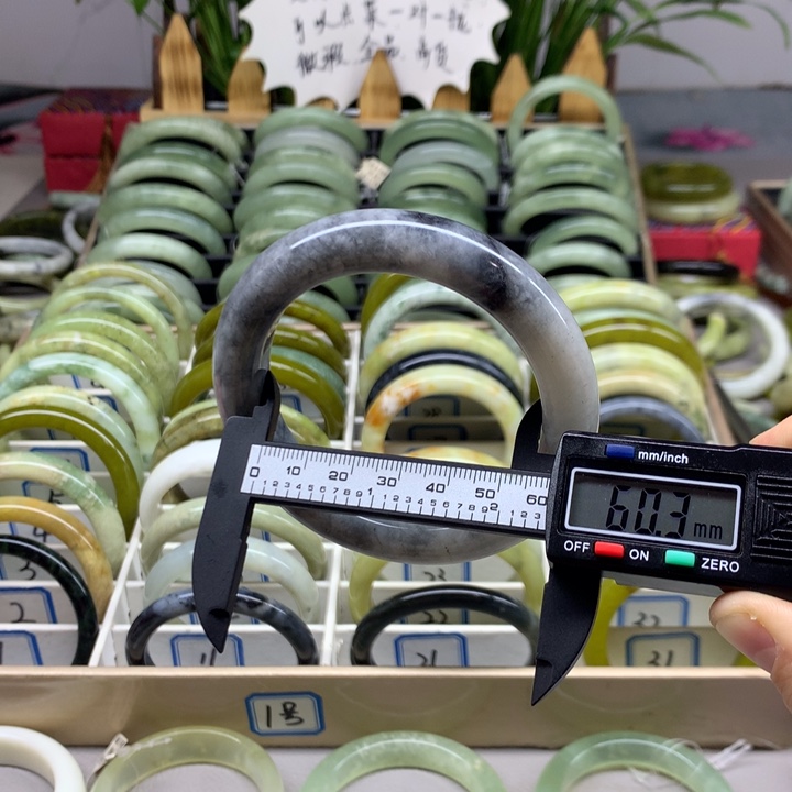 未镶嵌蛇纹石玉手镯25