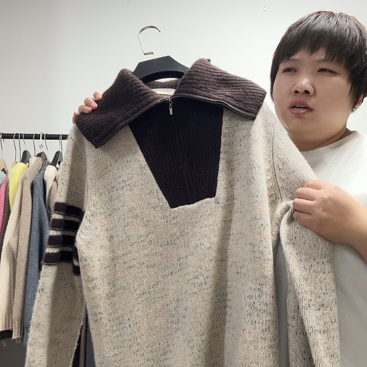 咖色半拉链。 不退换