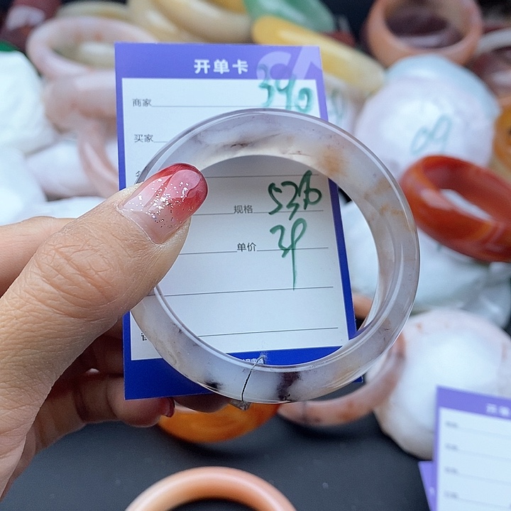 石英质玉手镯未镶嵌