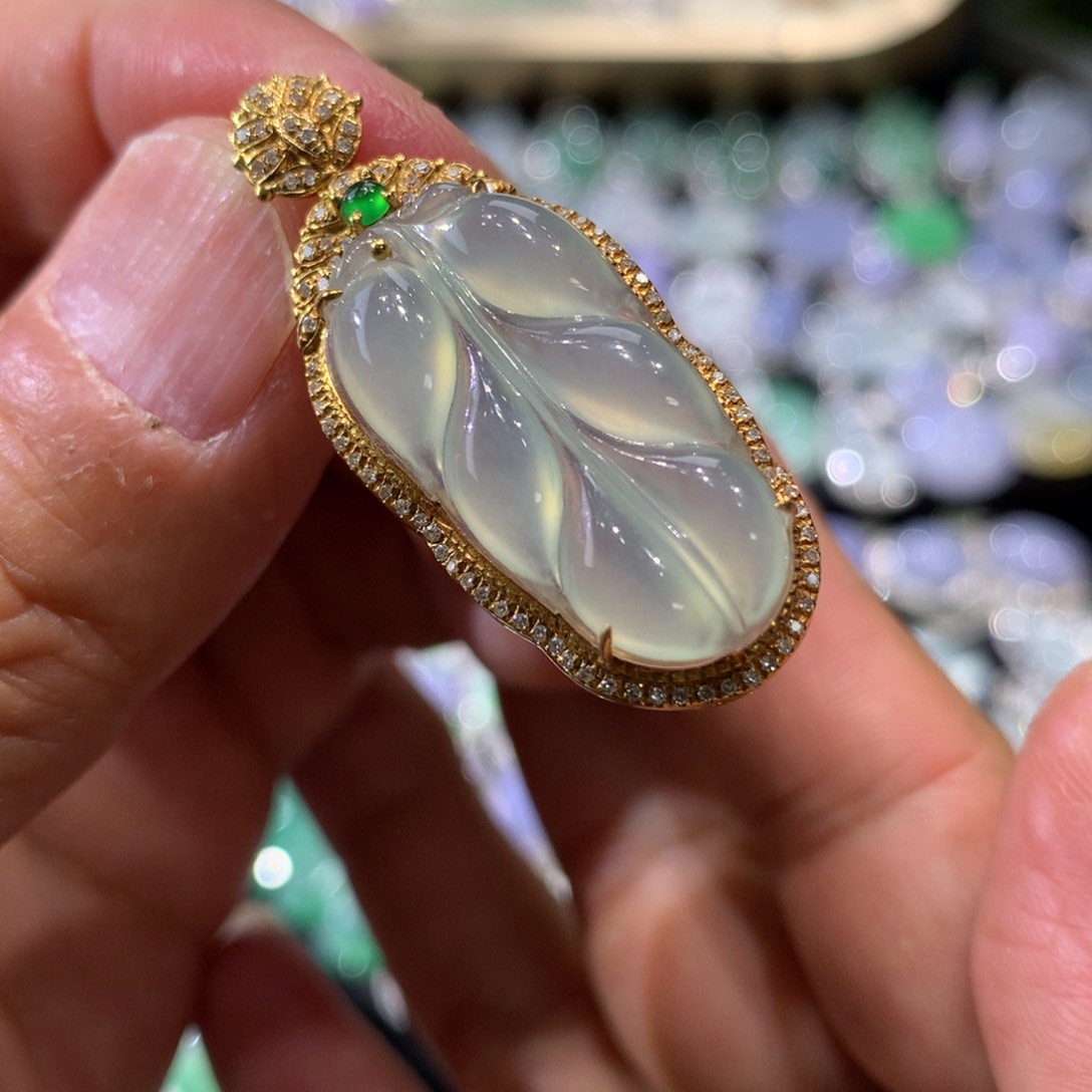 翡翠吊坠(不含链)18K金镶嵌