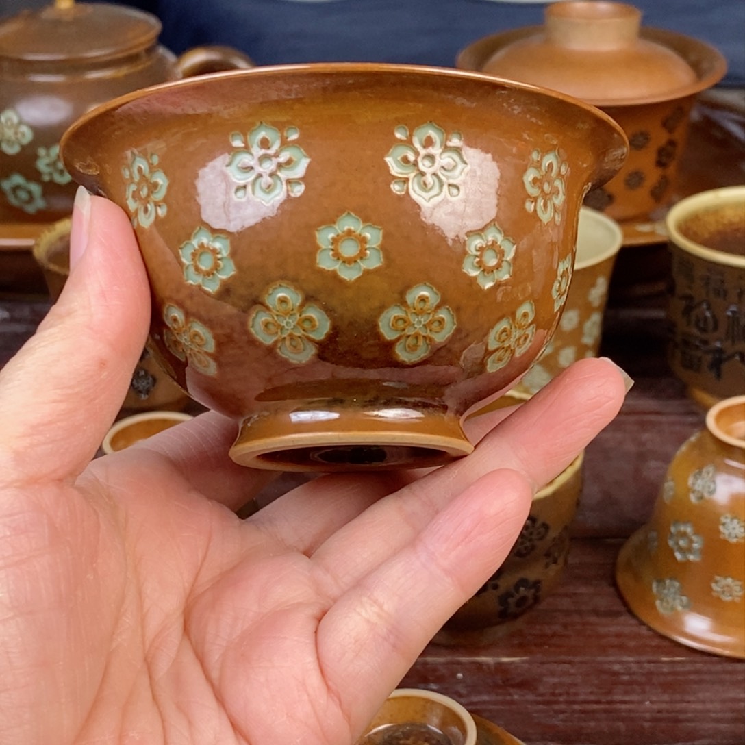 朱砂胎草木灰宝相花纹 压手杯