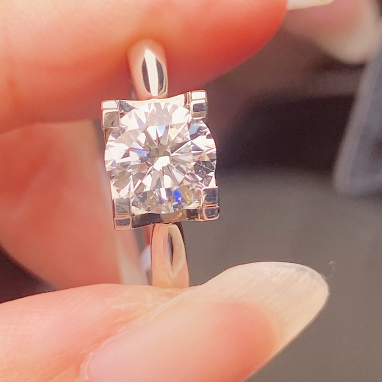 实验室培育钻石Pt950铂金镶嵌1.5克拉经典牛头戒指