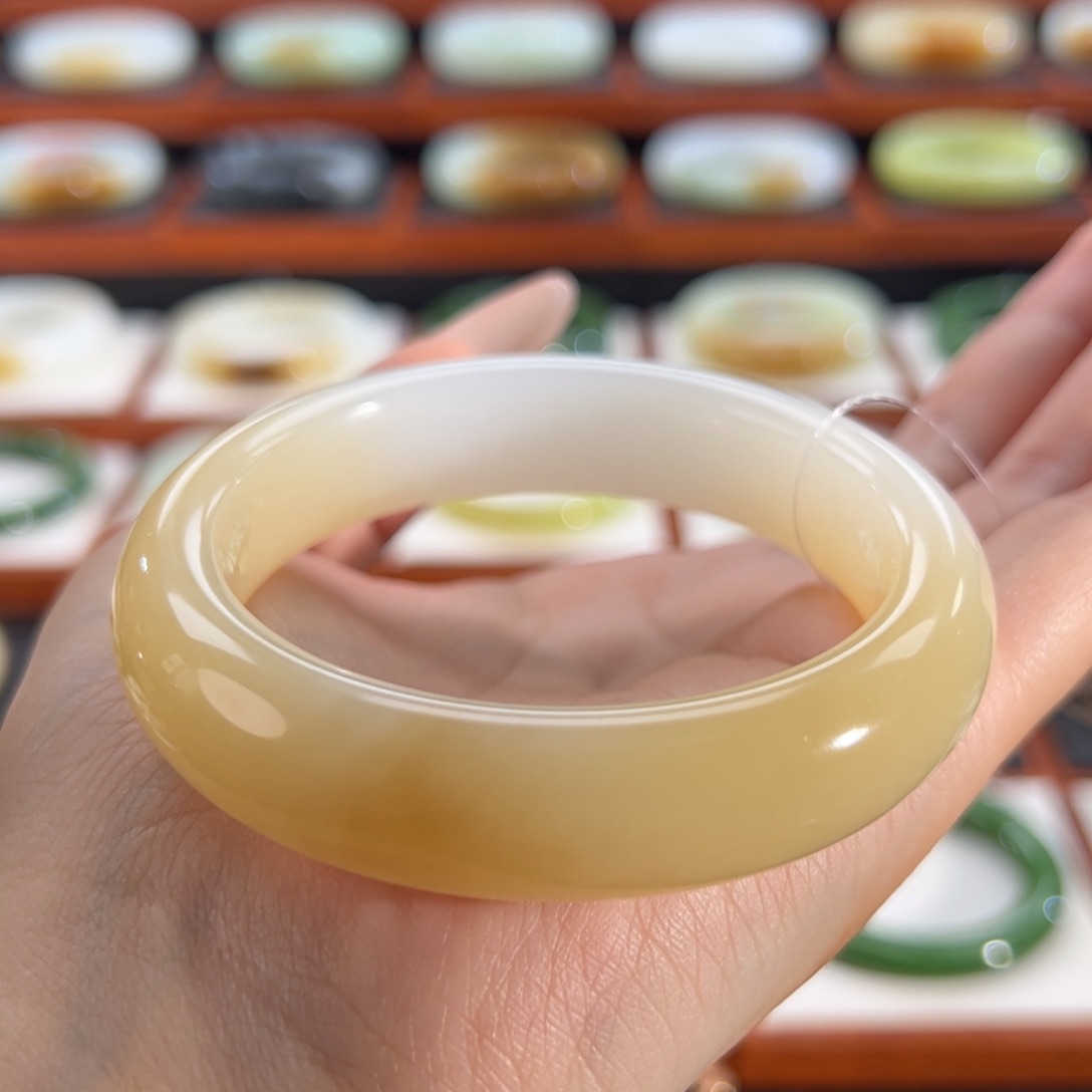 和田玉（糖玉）手镯未镶嵌