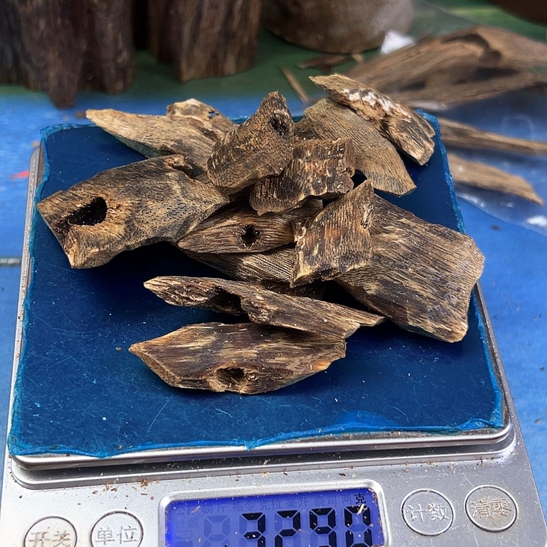 香料绿奇楠陆河块料30克