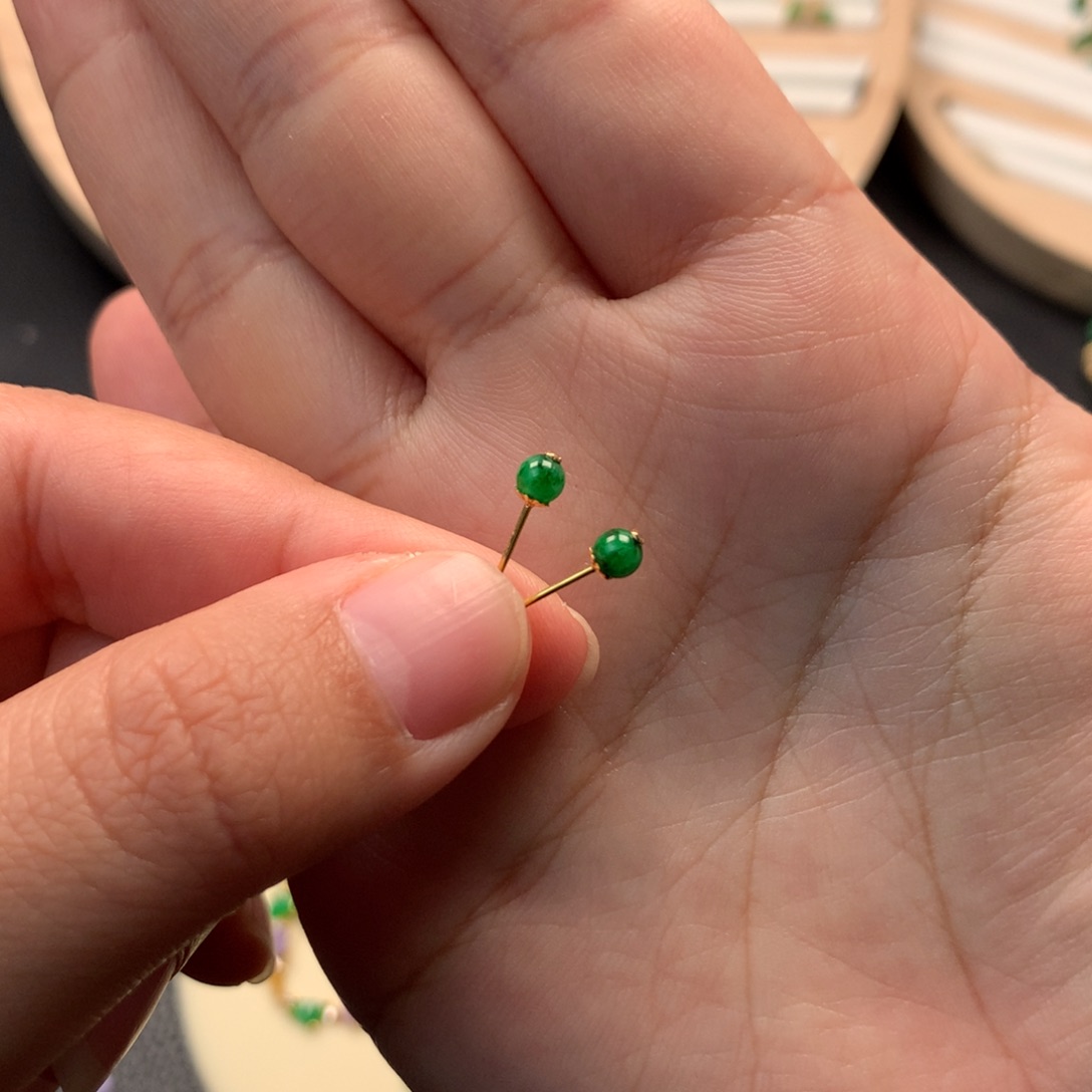 翡翠18K金镶嵌耳饰翡翠