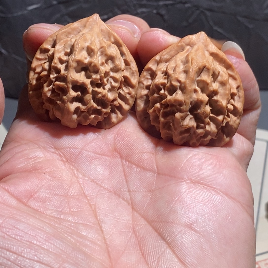 胖***虎文玩核桃吊坠35.8太行龙鳞