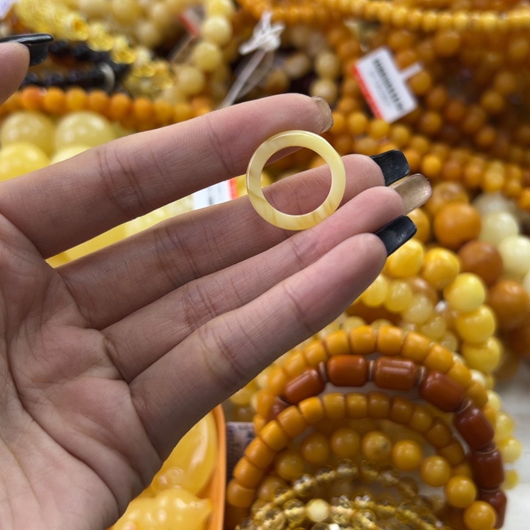 琥珀珠宝奇石未镶嵌