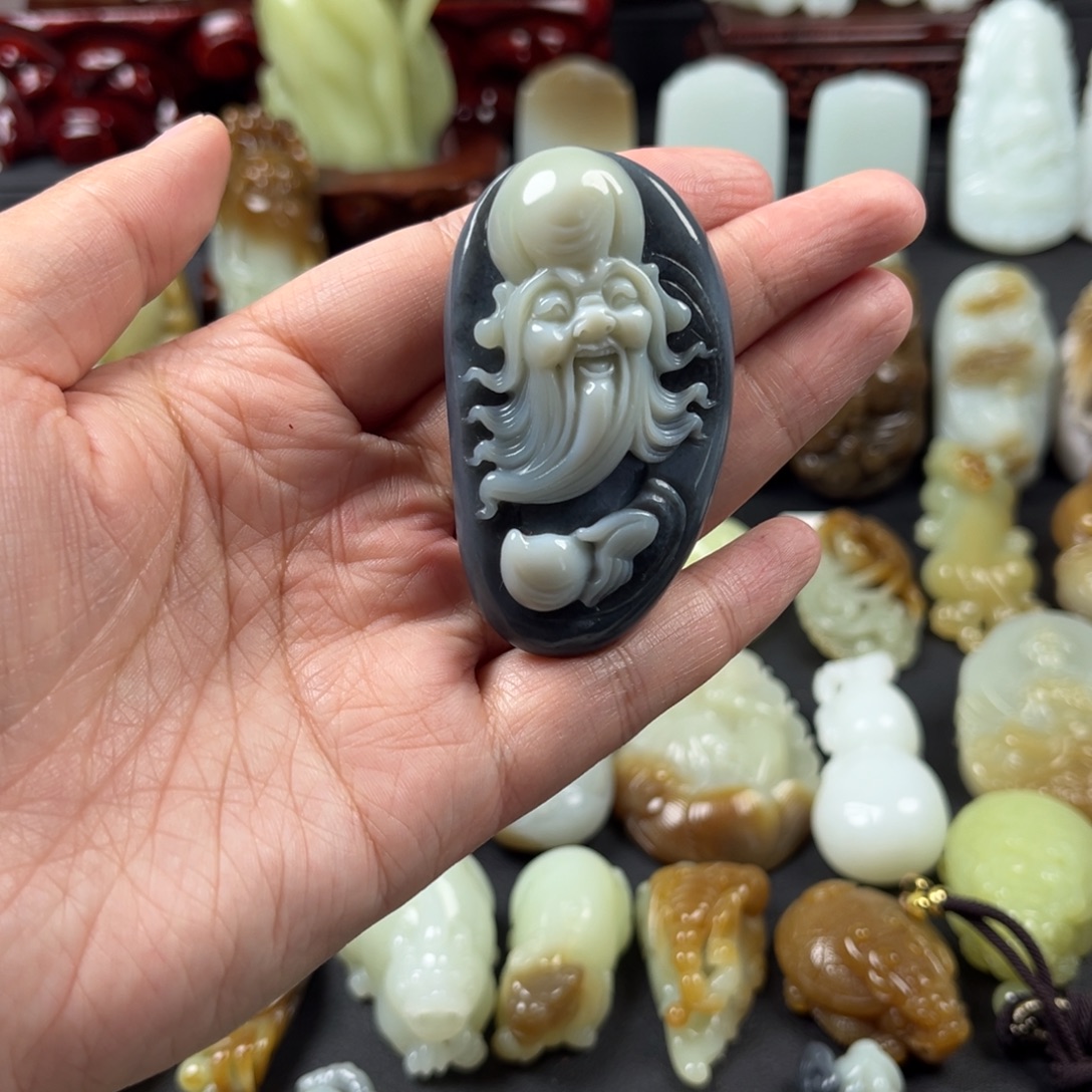 越****和田玉未镶嵌颈饰