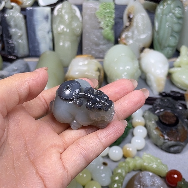 路***賈和田玉未镶嵌颈饰