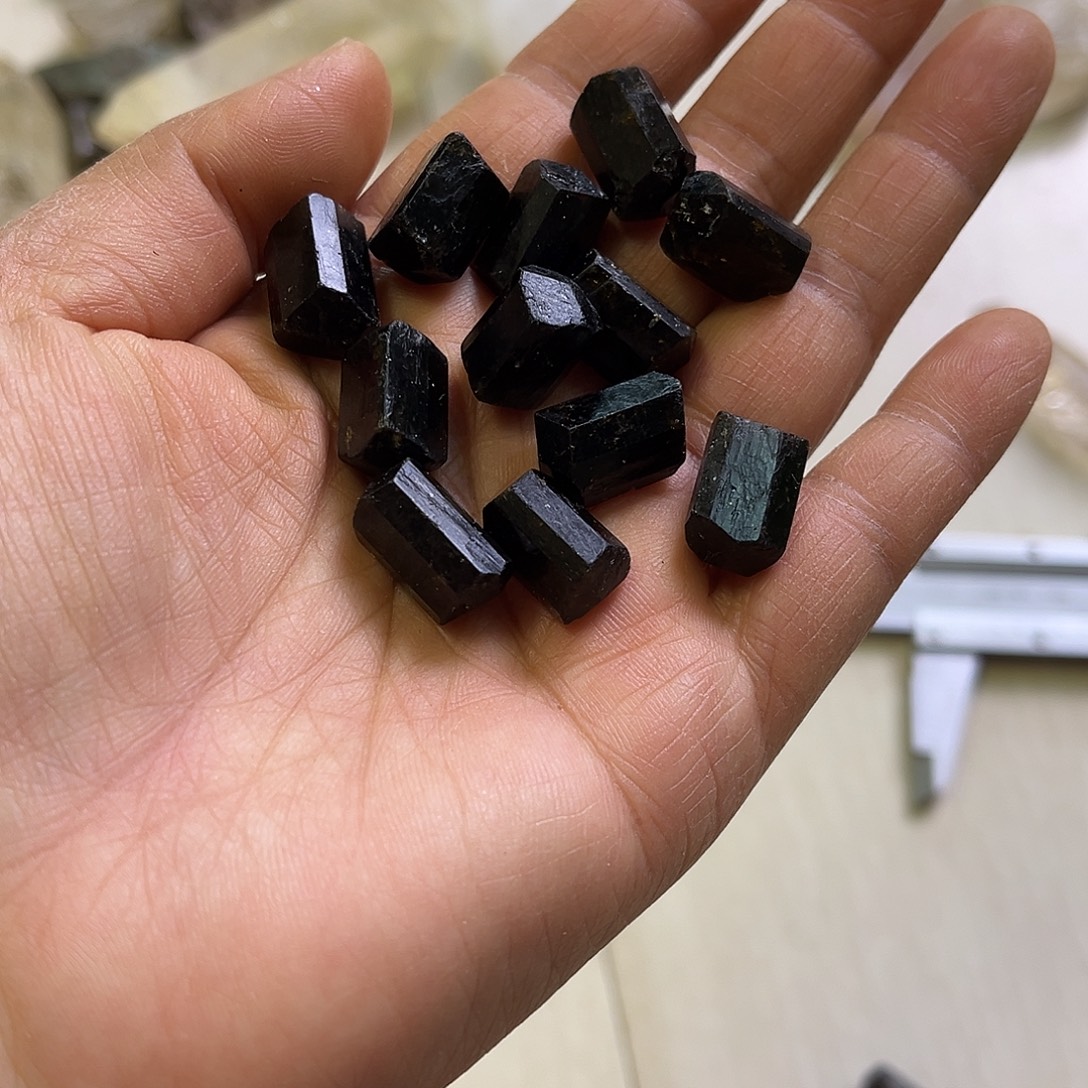 又***尔未镶嵌珠宝半成品水晶