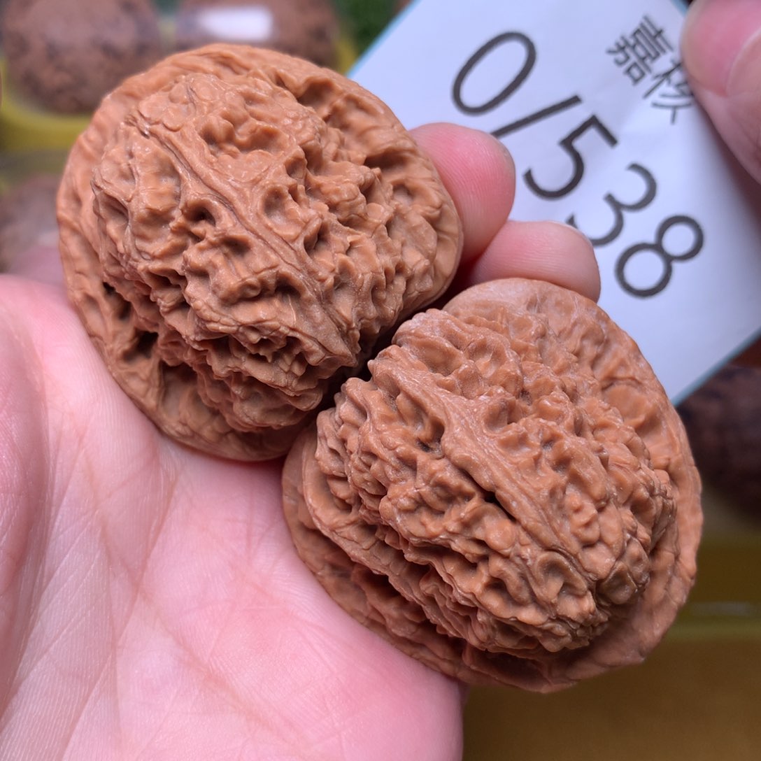 文玩核桃把件红皮炮弹南疆石42