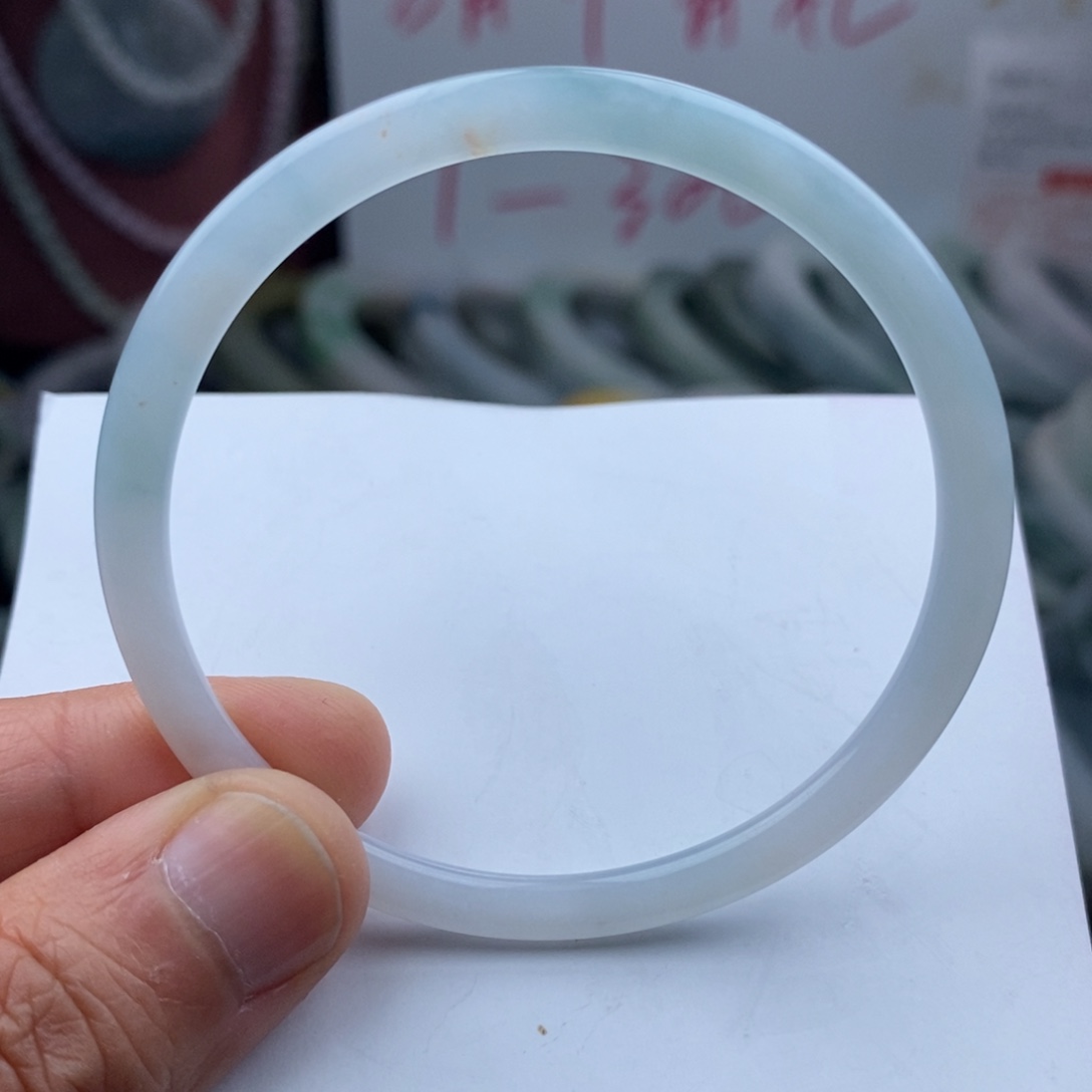 翡翠手镯未镶嵌叮当