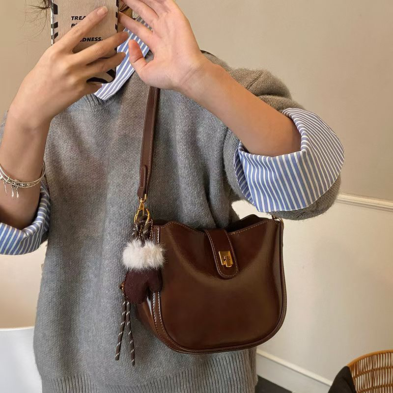 新款轻奢马鞍包休闲复古时尚单肩斜挎百搭通勤高级感小众ins包包